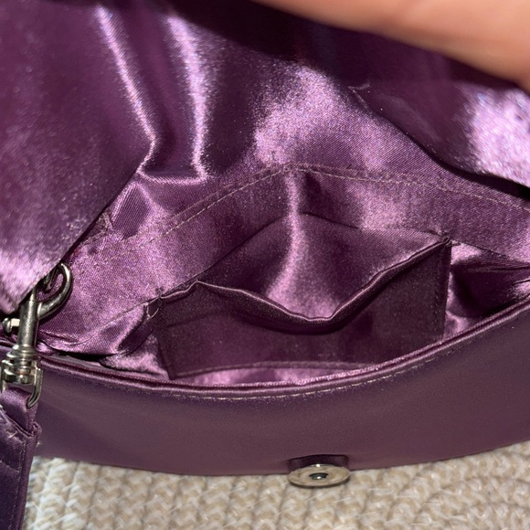 Elegant Purple Clutch Bag - Picture 3 of 5